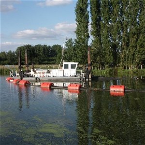 Dragage de la Sèvre à La Ronde (Charente Maritime)